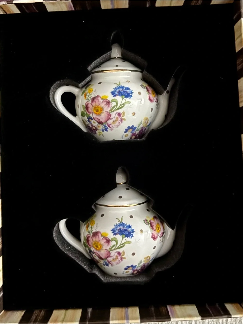 MacKenzie-Childs White Flower Market Teapot Salt & Pepper Shaker Set New in Box